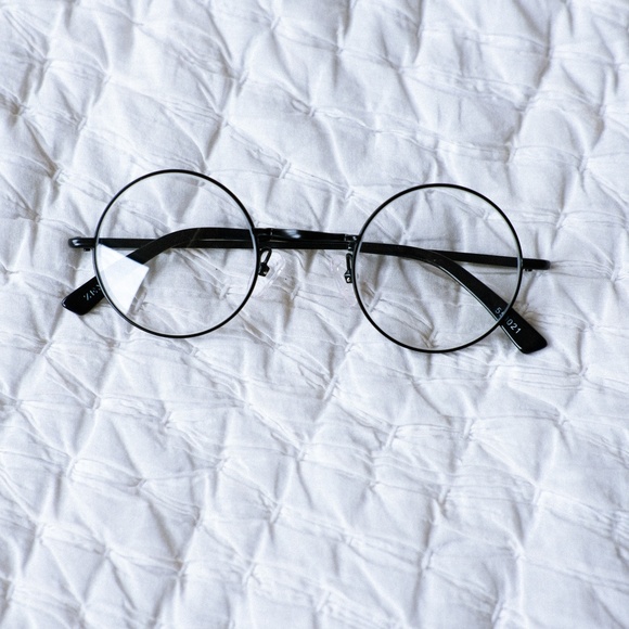 Black Round Non-Prescription Glasses - Picture 2 of 3